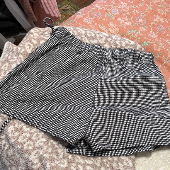 SHEIN Monochrome Houndstooth Skort - Picture 3 of 4